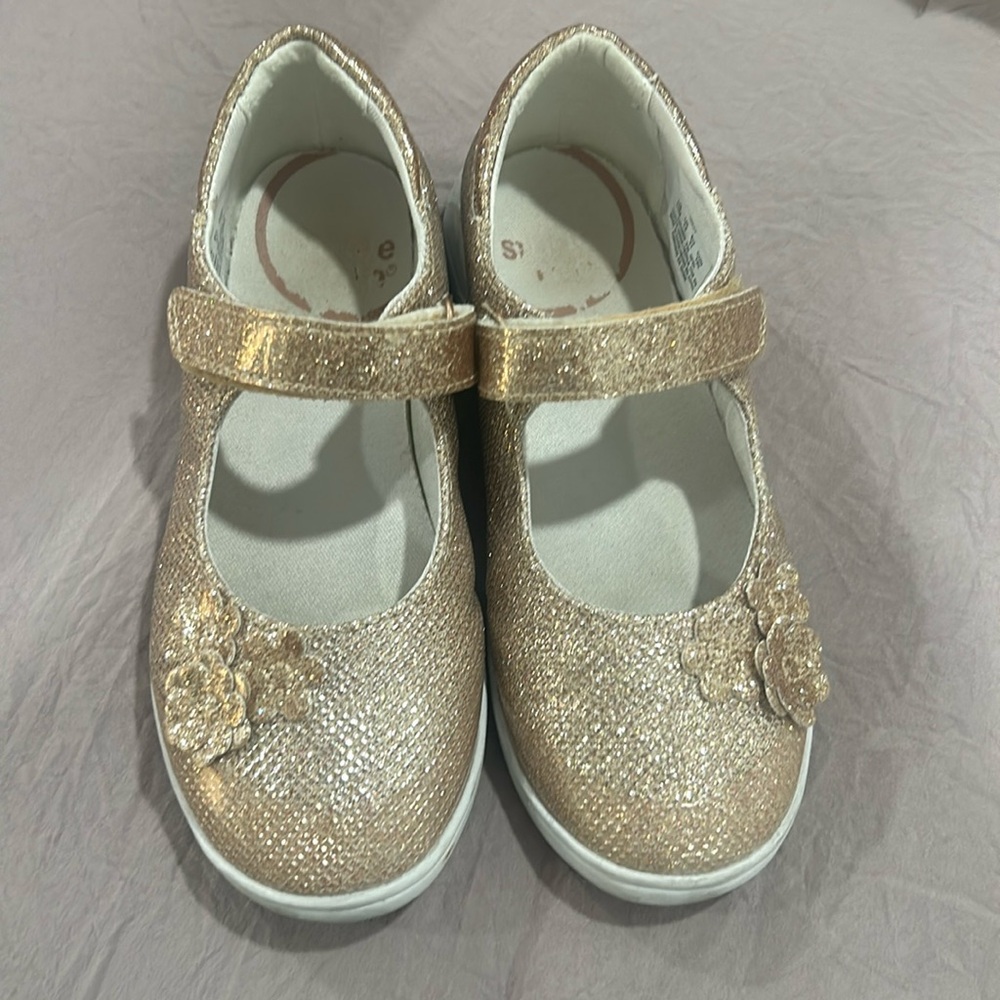 Girls size 13M Stride rite gold glitter shoes